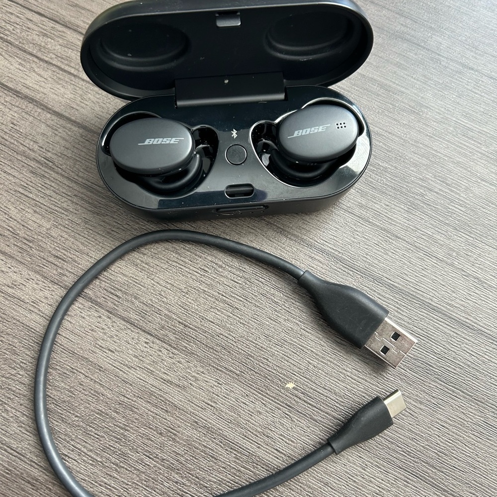 Bose Black Earbuds with Case and Cable